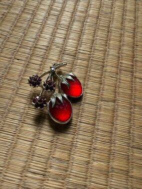 Sarah Coventry Red Strawberry Cluster Brooch Pin